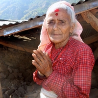 尼泊爾震災災民祈禱家園重建