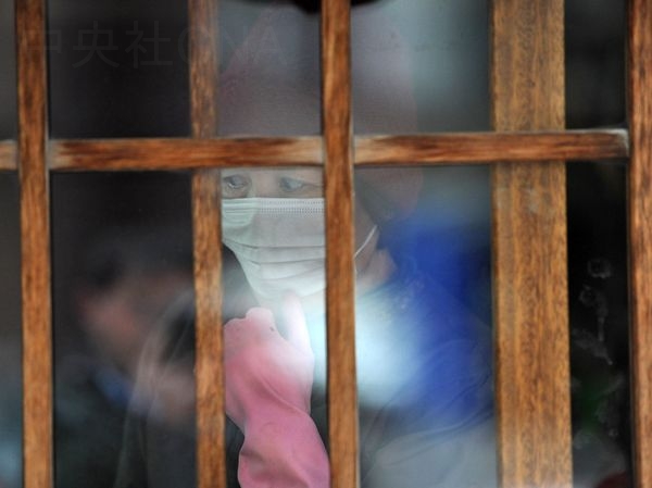 311地震引起的海嘯重創日本，相較於重災區，位於北海道的函館市災情較輕，碼頭附近的著名海產集散地朝市，商家撫平創傷、整理環境，著手恢復營業。