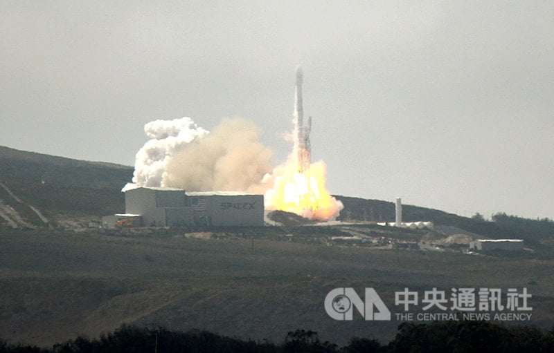 衛星福衛五號發射升空