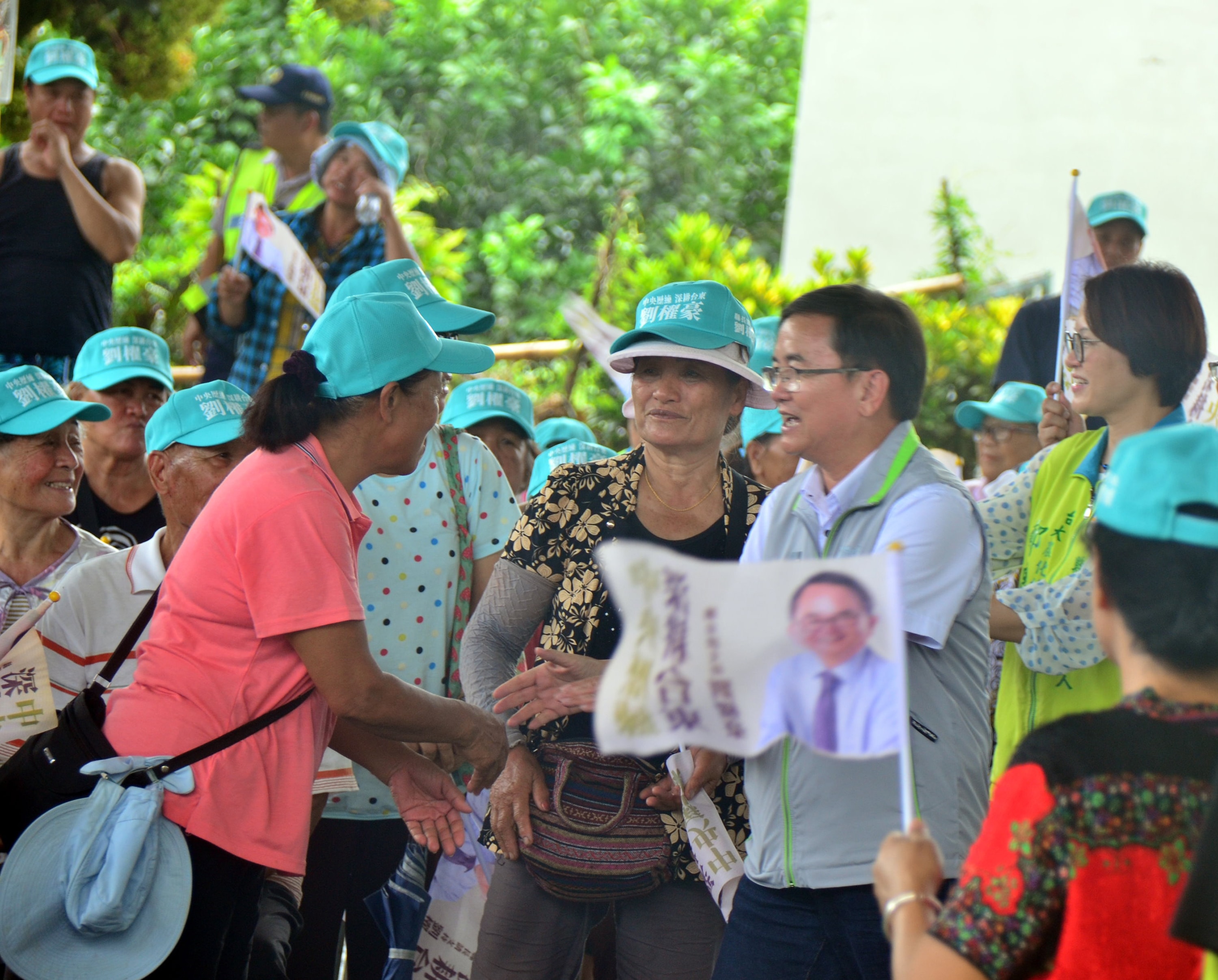 劉櫂豪(前左3)被視為民進黨史上最強的縣長參選人。(盧太城攝)