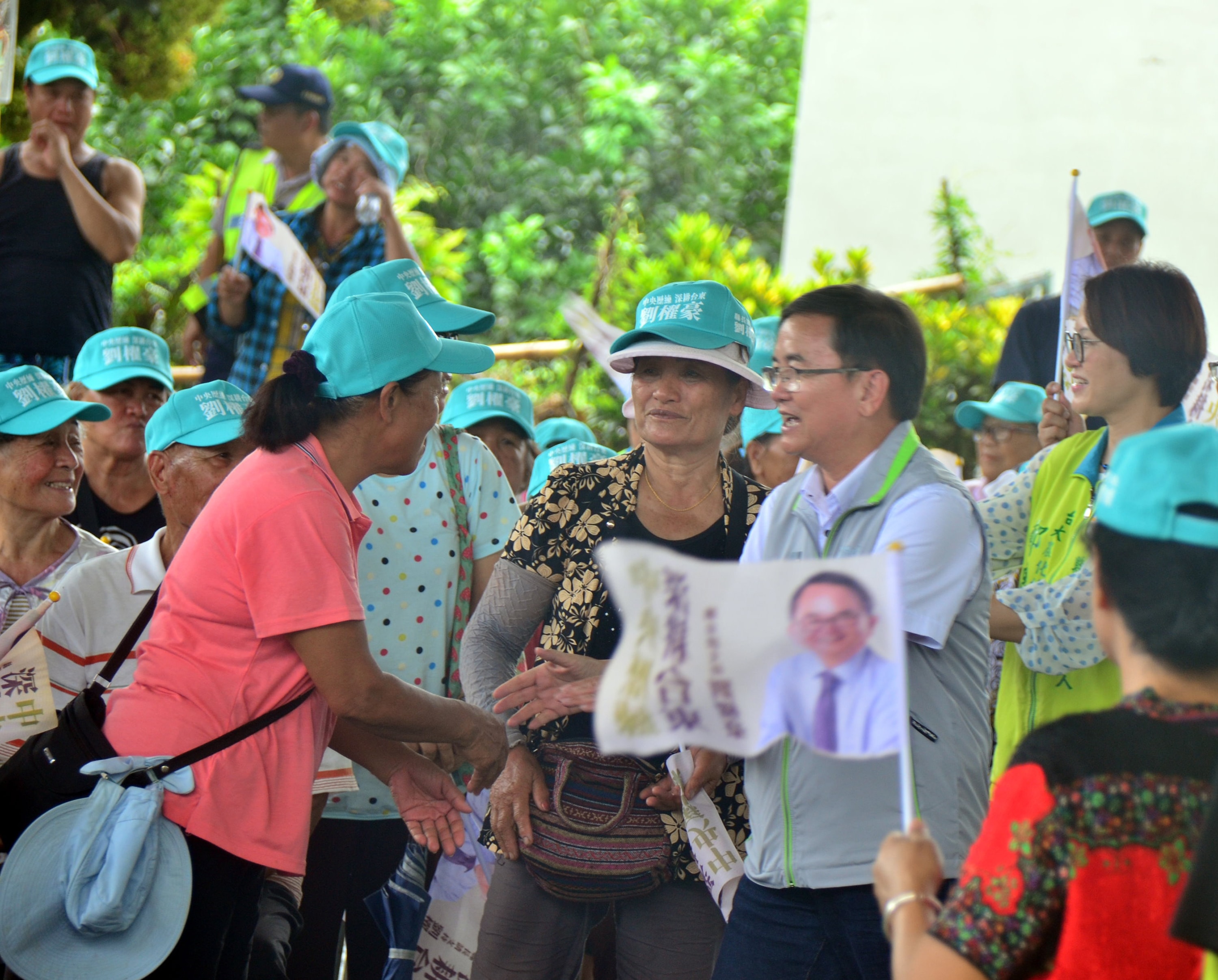 劉櫂豪（前左3）被視為民進黨史上最強的縣長參選人。（盧太城攝）