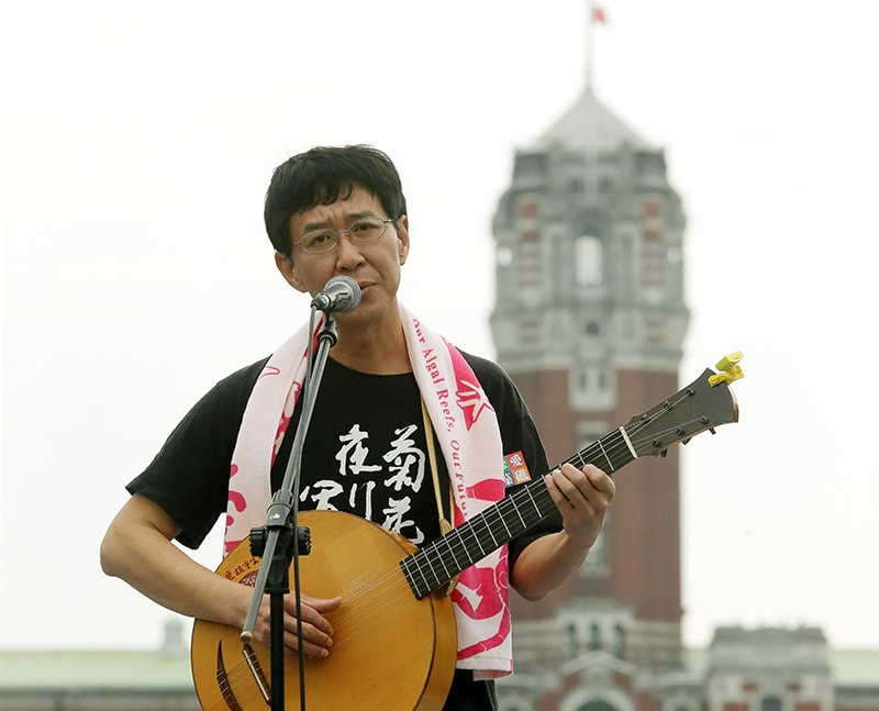 為了守護藻礁生態不因天然氣接收站興建而消失,各界人士以活動表達訴求。(郭日曉攝)