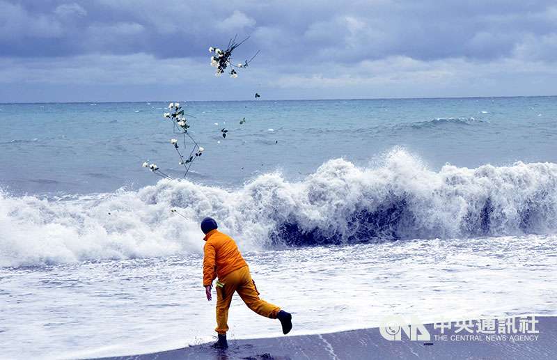 黑鷹墜海