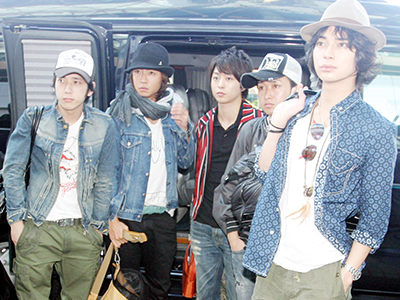 ARASHI嵐2008年結束台灣演唱會搭機返回日本。（中央社檔案照片）