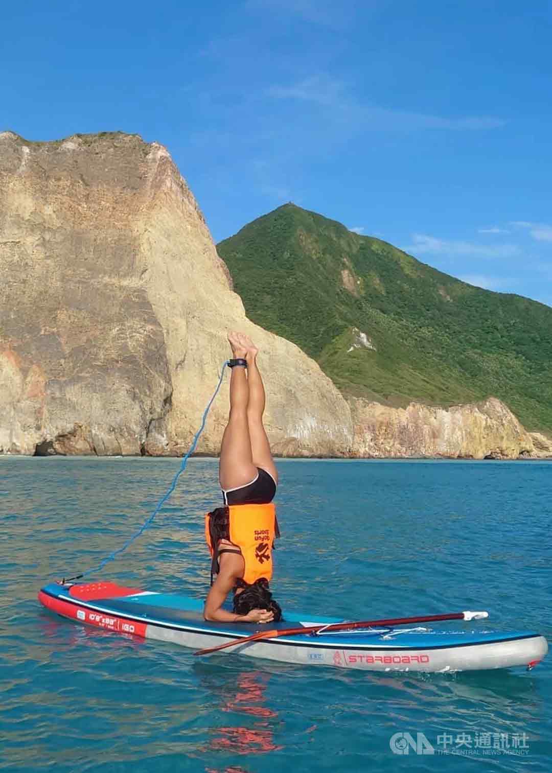 板上瑜伽考驗平衡感。(吳學陞提供)
板上瑜伽考驗平衡感。(吳學陞提供)