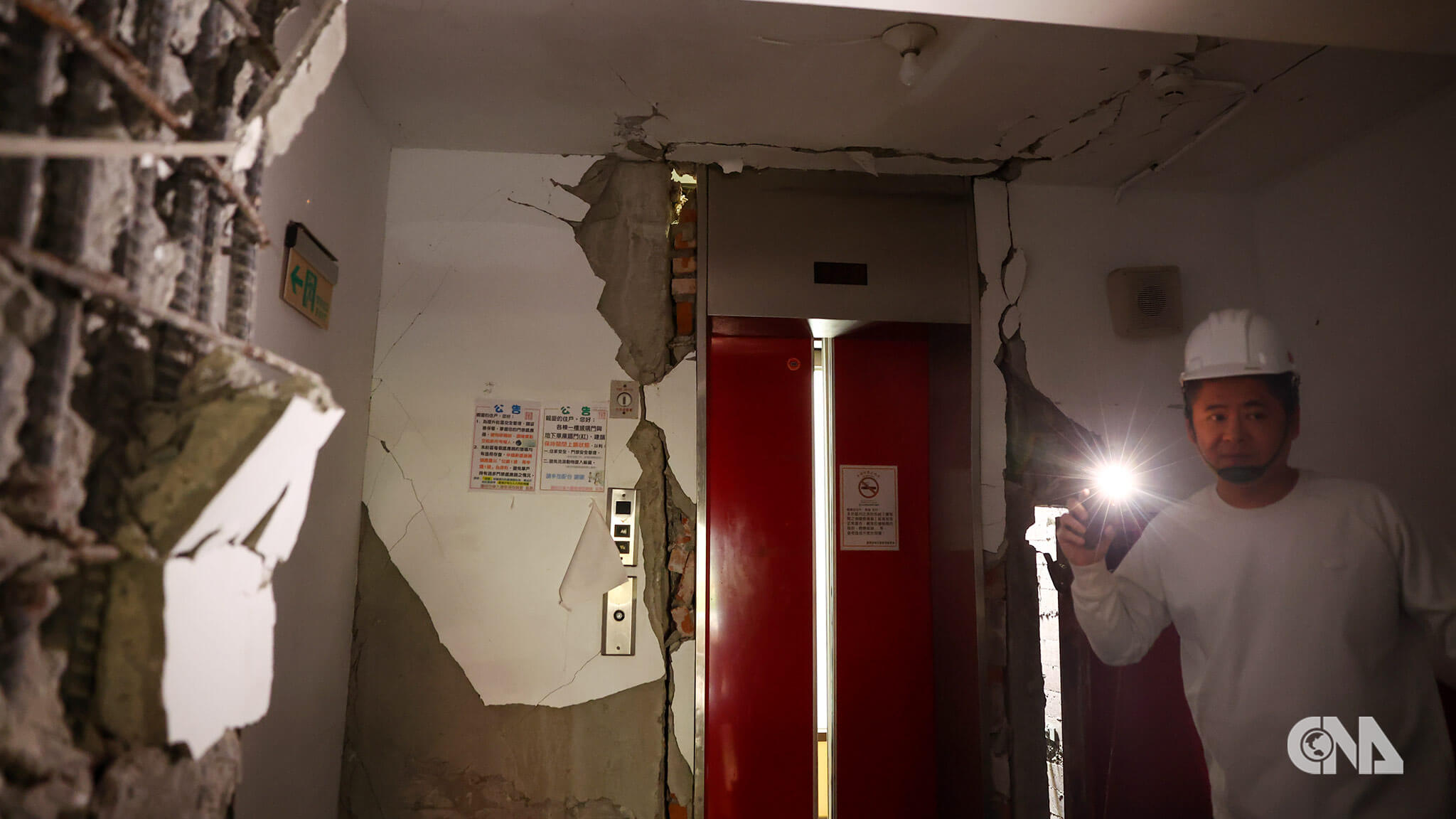 家園沒了,馥邑京華管理委員會監委黃展宏心酸難過之餘,積極爭取政府協助拆除危樓,之後進行都更重建