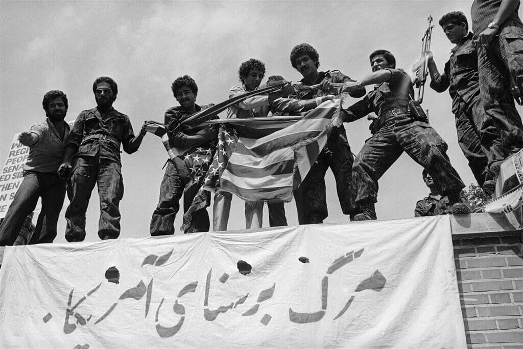 美國伊朗多年的愛恨情仇