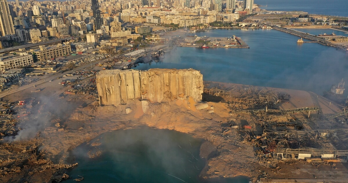黎巴嫩快崩潰了 誰點燃2750噸硝酸銨及人民怒火？封面