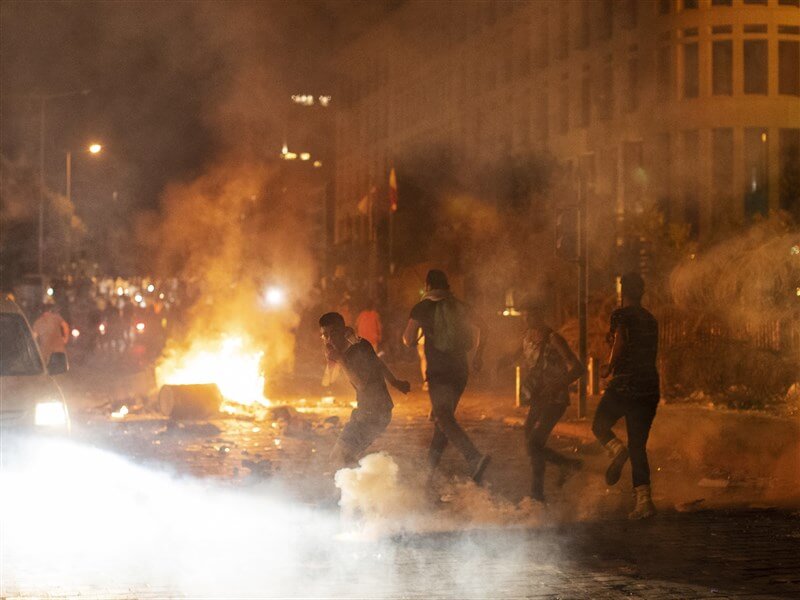 政局動盪推升民怨 