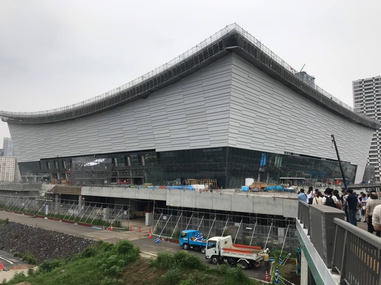 距離東京奧運開幕倒數一年，東京有明體育館正在施工，工地不間斷響起的敲擊聲響，宛如東奧步步逼近的腳步。（中央社記者楊明珠攝）